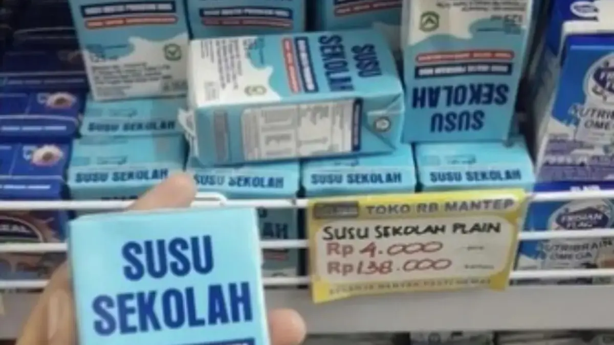 Tangkapan layar foto viral susu gartsi MBG dijual di Minimarket. (thread)