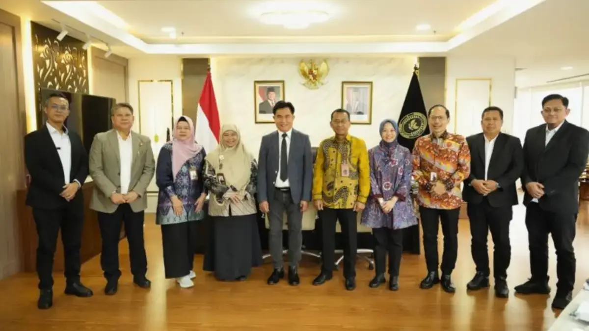 Menko Kumham Imipas Yusril Ihza Mahendra (kelima kiri) menerima audiensi Direktur Utama BPJS Kesehatan Prihati