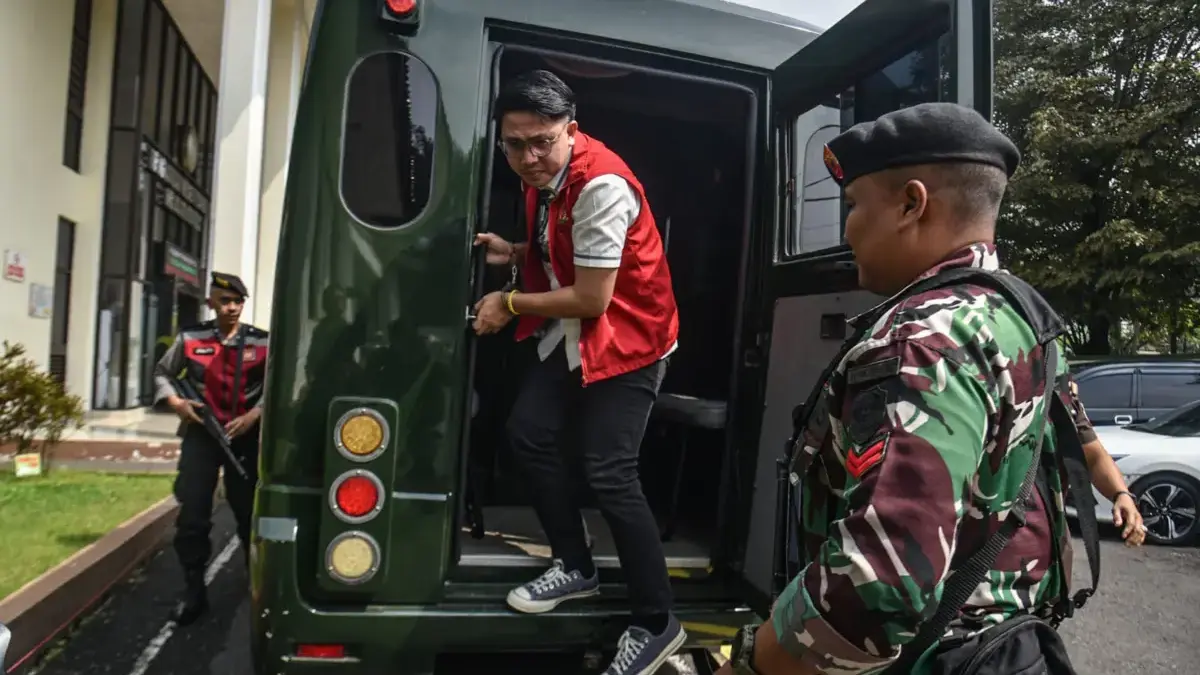 Terdakwa dugaan kasus penghinaan terhadap Suku Sunda Muhammad Adimas Firdaus Putra Nasihan alias Resbob keluar