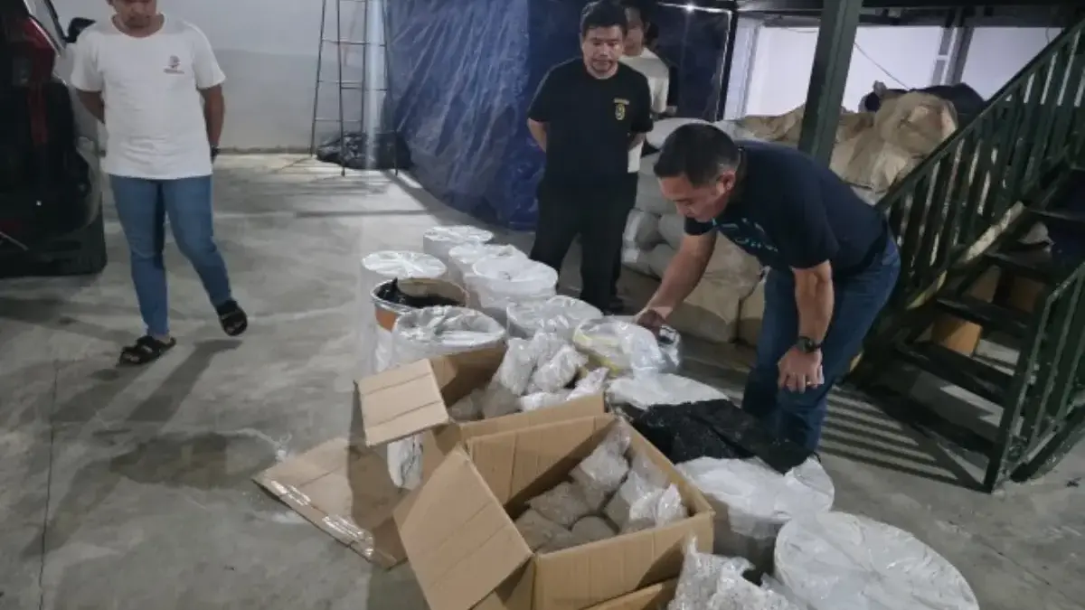 Lokasi gudang yang diduga sebagai pabrik narkoba \"pil Jin\" di Kawasan Mijen Semarang Jawa Tengah