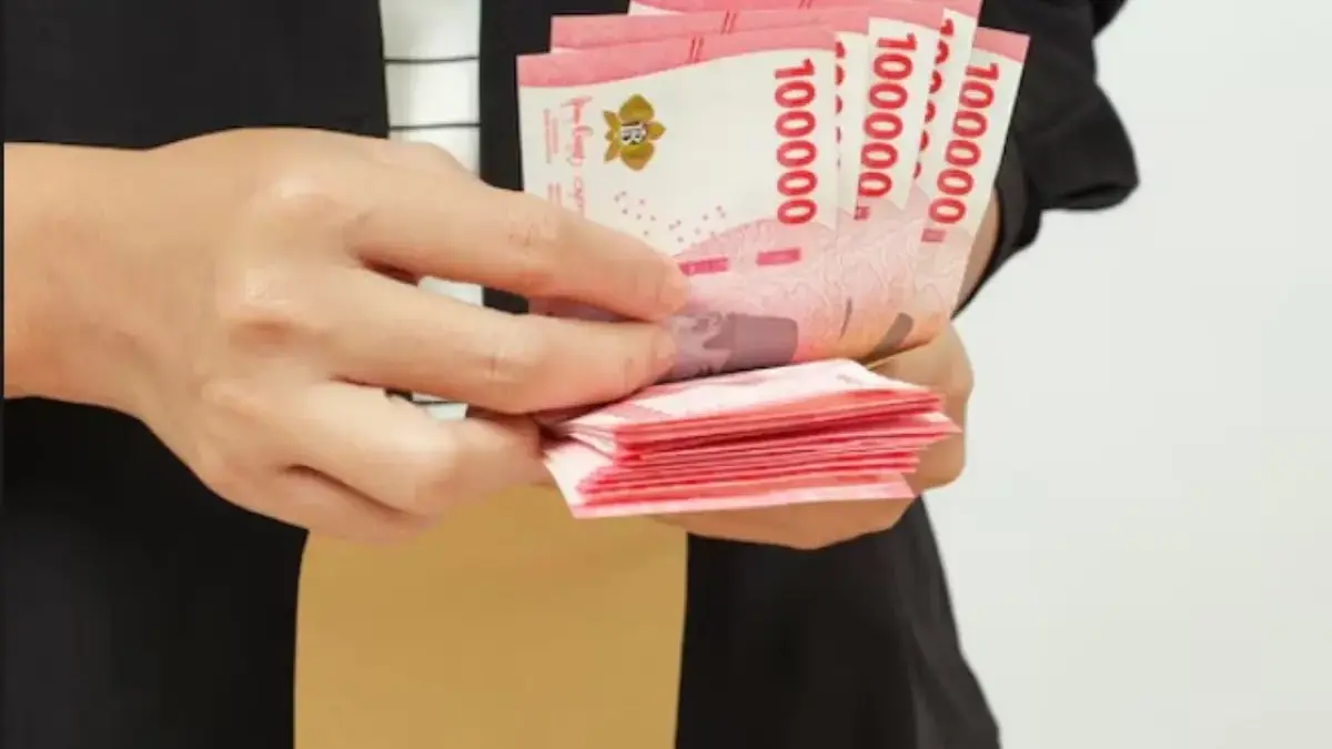 ILUSTRASI besaran gaji ke 13 yang akan segera cair (freepik)
