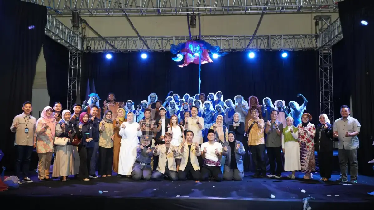 Harmoni di Atas Panggung: Kolaborasi Tak Biasa dalam Hari Teater Dunia di Cimahi SAAT PANGGUNG MENYATUKAN: ASN, Seniman, dan Komunitas Tuli Rayakan Hari Teater Dunia 2026 di Gor Sangkuriang (