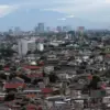 Kepadatan Kota Jakarta yang membuatnya mendapat predikat Kota Terpadat di dunia.