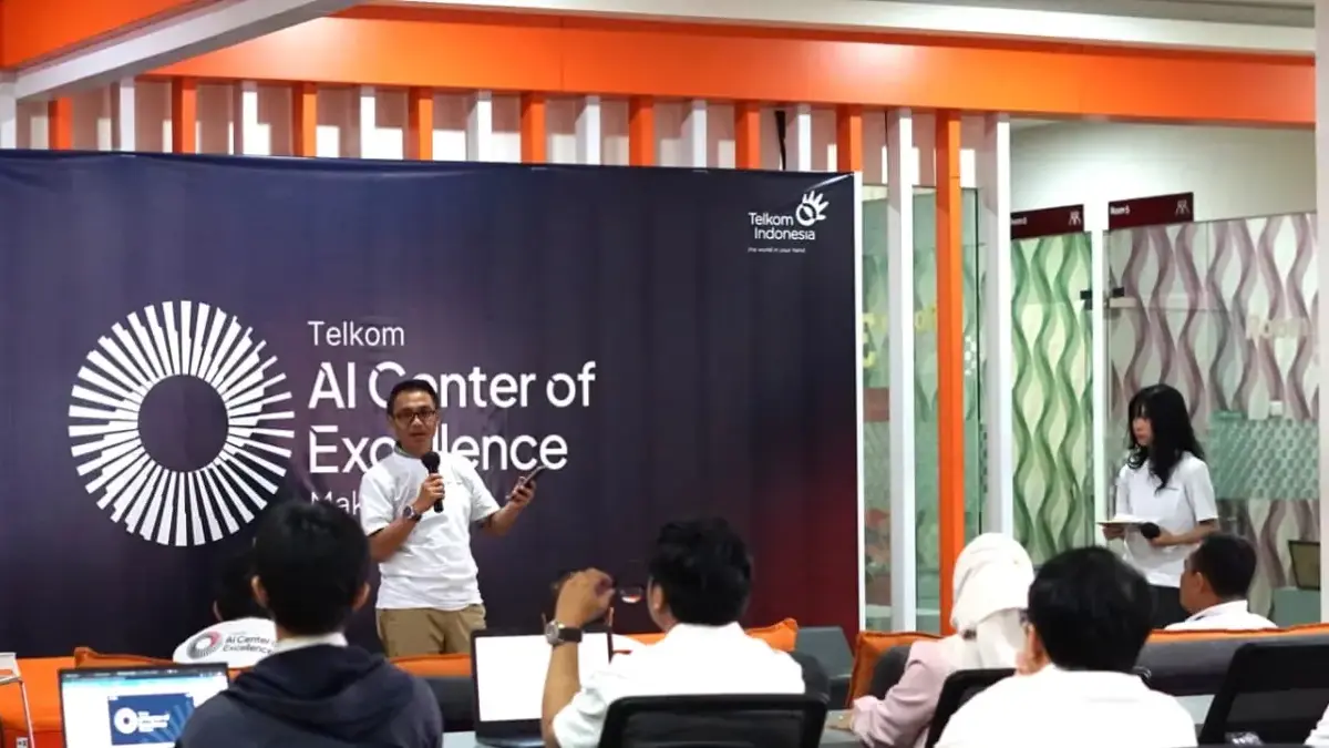 Direktur IT Digital Telkom Faizal Rochmad Djoemadi memberikan sambutan dalam agenda AI Connect Offline Series