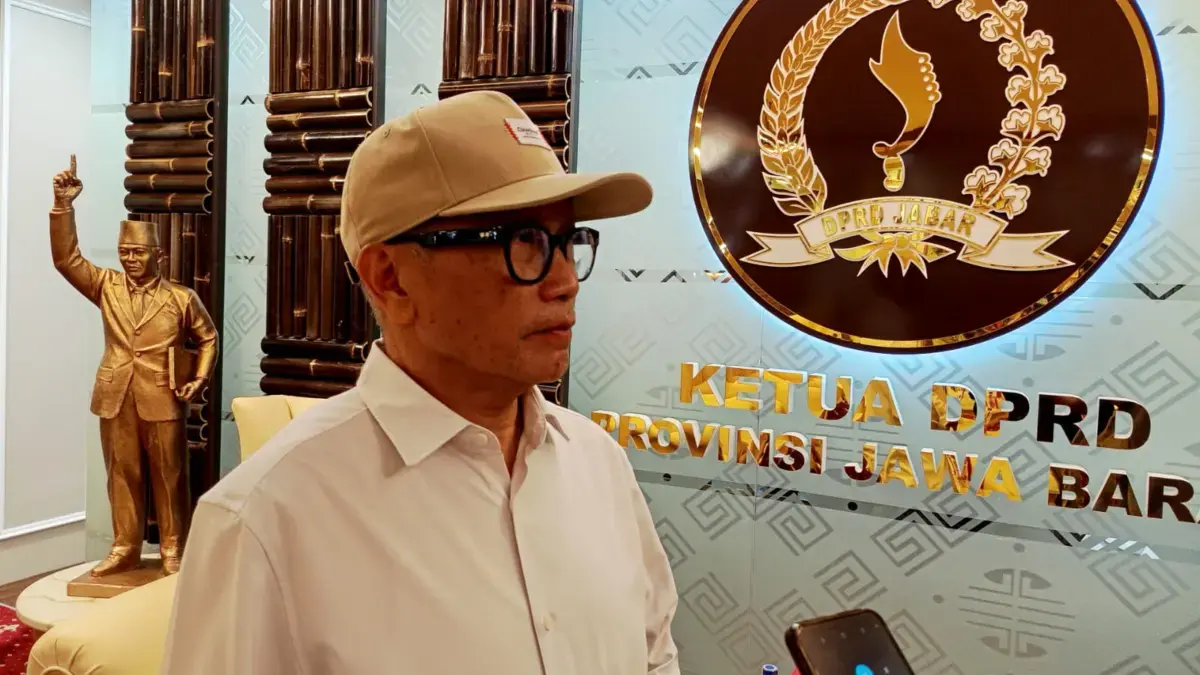 Ketua DPRD Jawa Barat Buky Wibawa. (son)