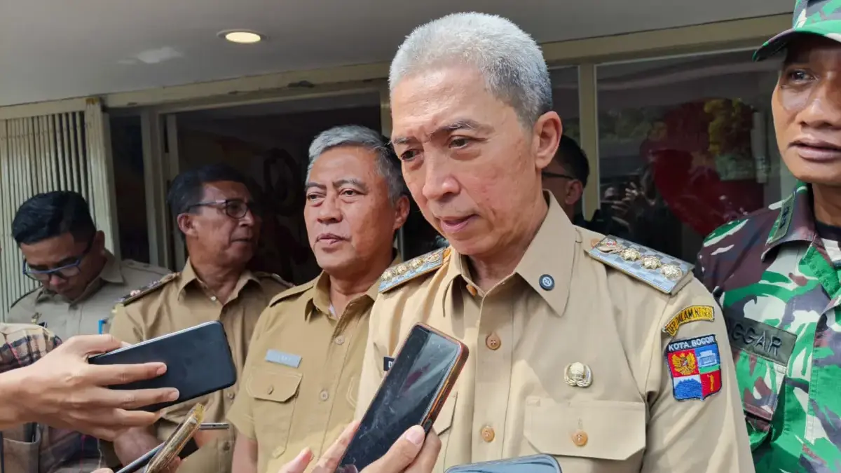 40 Persen Eks PKL Pasar Bogor Belum Direlokasi, Pemkot Siapkan Akses KUR dan Kredit Tanpa Agunan Wali Kota Bogor, Dedie A. Rachim saat memberikan keterangannya. Foto: Sekar Andini