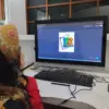 Petugas Operator Call Center 112 Cimahi Campernik saat Sedang Melayani Aduan Masyarakat (Mong)