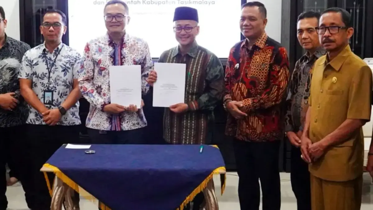 Foto : Istimewa / Humas Caption : Prosesi akad pinjaman senilai Rp230,25 miliar antara pemkab Tasikmalaya, ber
