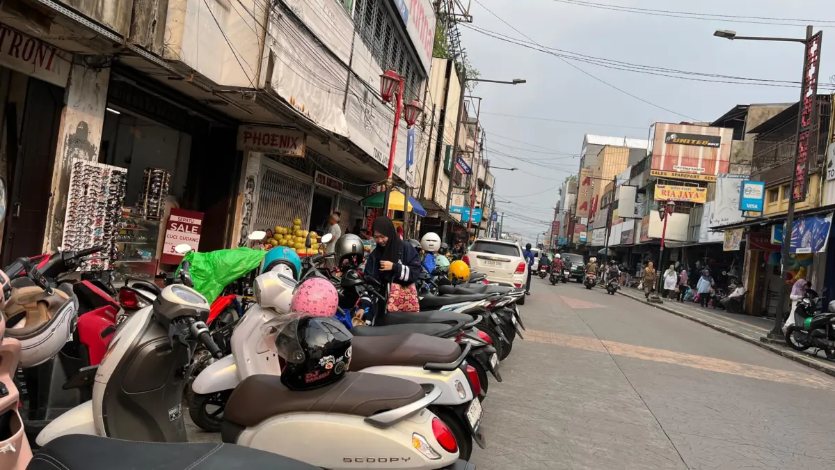 Mulai 21 April 2026, Parkir di Jalan Suryakencana-Siliwangi Bogor Dipindah ke Lajur Kanan! Kawasan Jalan Suryakencana, Kecamatan Bogor Tengah, Kota Bogor yang saat ini posisi parkir berada di lajur kir