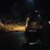Akses lumpuh total akibat longsor membuat puluhan kendaraan terjebak di jalur cadas tanpa penerangan jalan yan