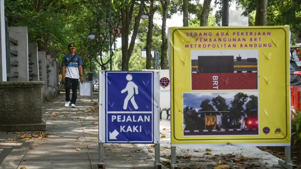 Pengamat Nilai BRT Tak Sepenuhnya Atasi Kemacetan Kota Bandung Pengamat Nilai BRT Tak Sepenuhnya Atasi Kemacetan Kota Bandung