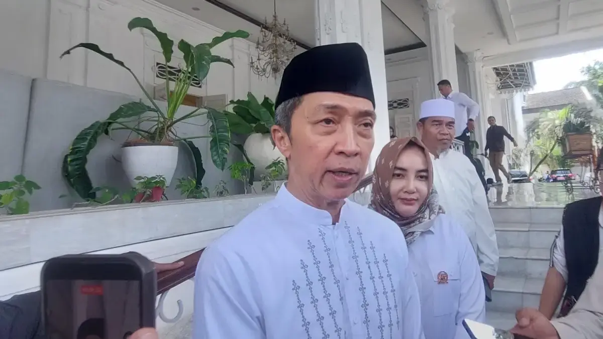 Ikuti Kebijakan Nasional, ASN Kota Bogor Siap WFH Setiap Jumat Wali Kota Bogor, Dedie A. Rachim, saat memberikan keterangannya terkait mekanisme WFH di Gedung Balai Kota