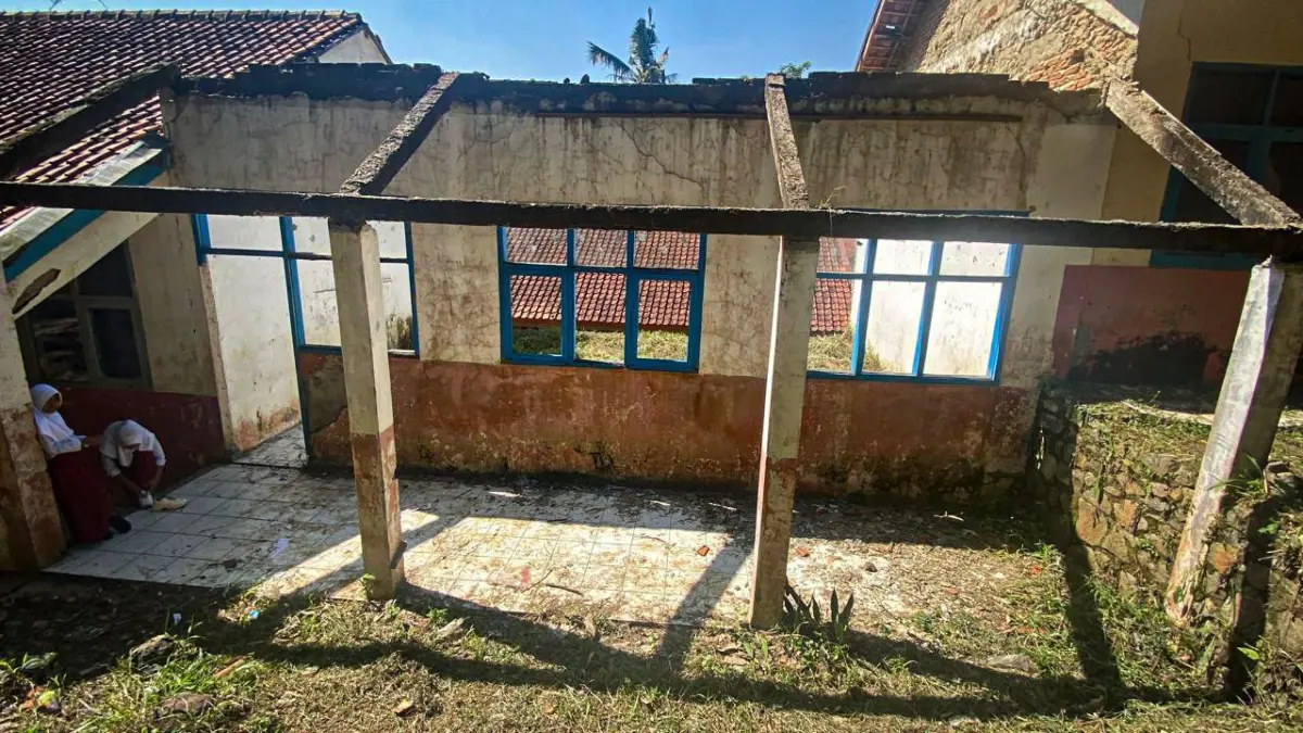 Kelas Rusak Tak Bisa Ditunda, Disdik KBB Janji Perbaiki SDN Pakusarakan – jabarekspres.com
