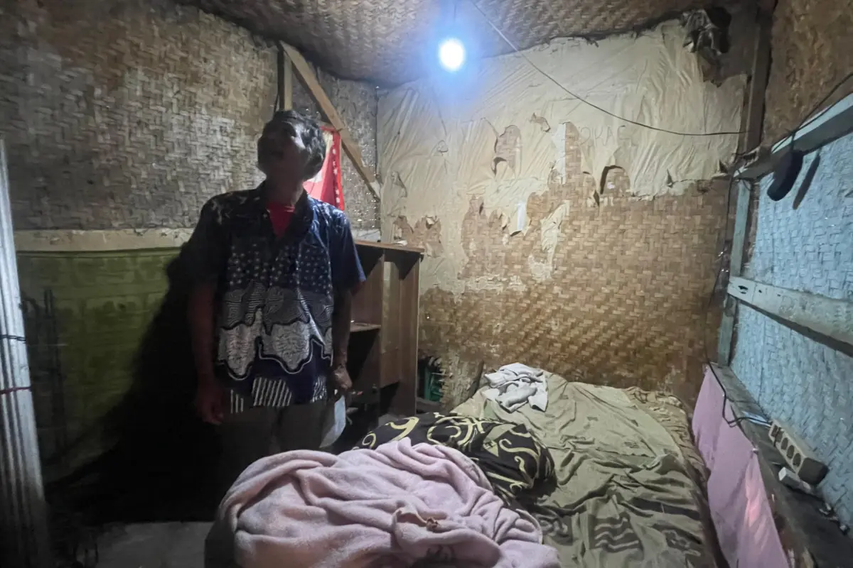 Di Balik Bilik Rapuh, 12 Jiwa Bertahan dalam Sempitnya Harapan – jabarekspres.com