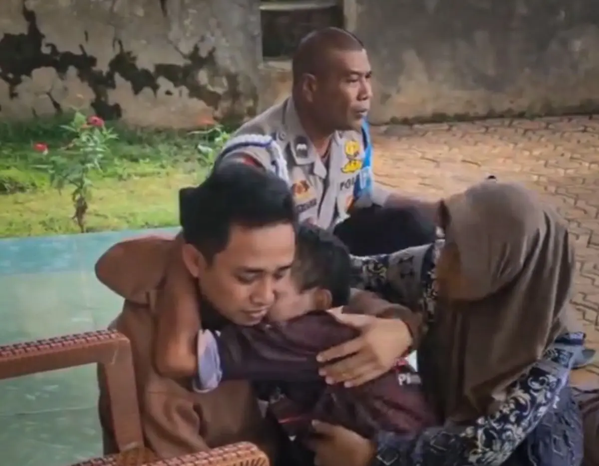 Di Mapolsek Cipeundeuy, Pelukan 18 Tahun yang Hilang Akhirnya Kembali – jabarekspres.com