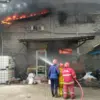 Pabrik Kasur di Gunung Sindur Ludes Terbakar, Percikan Api Diduga Akibat Kabel Tertarik Beko