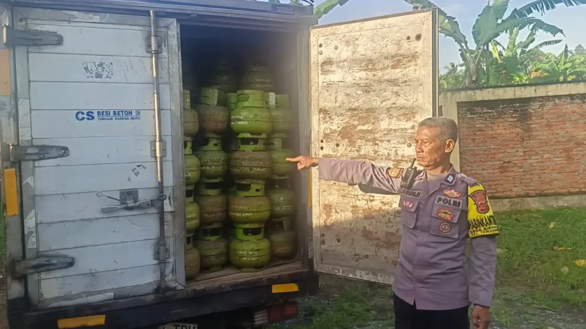 Berkedok Vila, Tempat Pengoplosan Gas Subsidi Berkedok di Tanjungsari Digrebek Polisi Berkedok Vila, Tempat Pengoplosan Gas Subsidi Berkedok di Tanjungsari Digrebek Polisi
