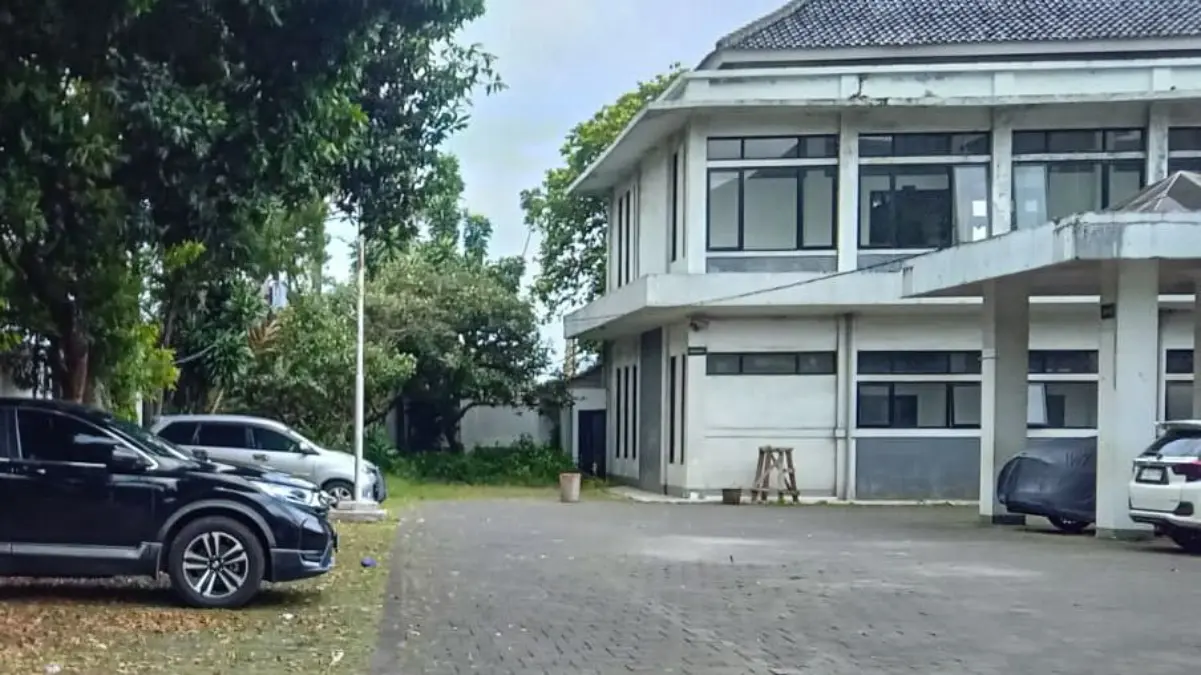 Gedung Eks DPRD Kabupaten Bandung Barat Dijarah Parkir Liar