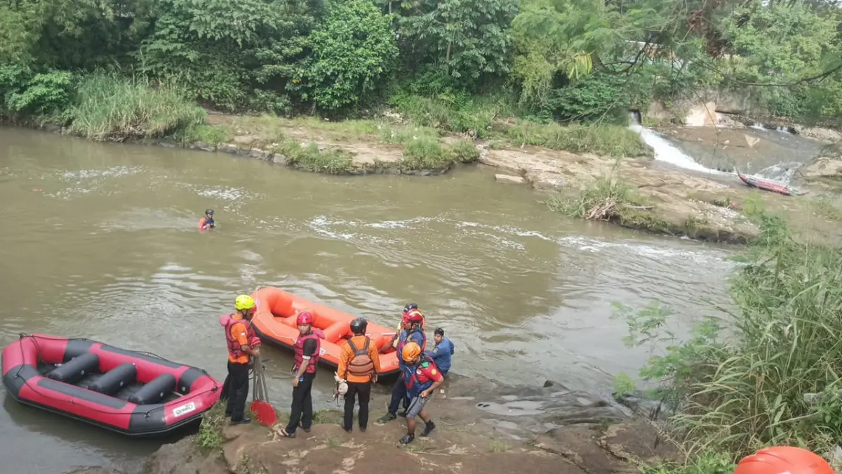 Hari Kedua Nihil, Pencarian Lansia Hanyut di Sungai Ciliwung Dihentikan Sementara – jabarekspres.com Hari Kedua Nihil, Pencarian Lansia Hanyut di Sungai Ciliwung Dihentikan Sementara – jabarekspres.com