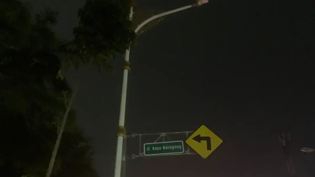 Proyek PJU Rp32,7 Miliar di Narogong Belum Optimal, Masih Jadi PR Pemprov Jabar Proyek penerangan jalan umum (PJU) milik Gubernur Jawa Barat Dedi Mulyadi senilai Rp32,7 miliar