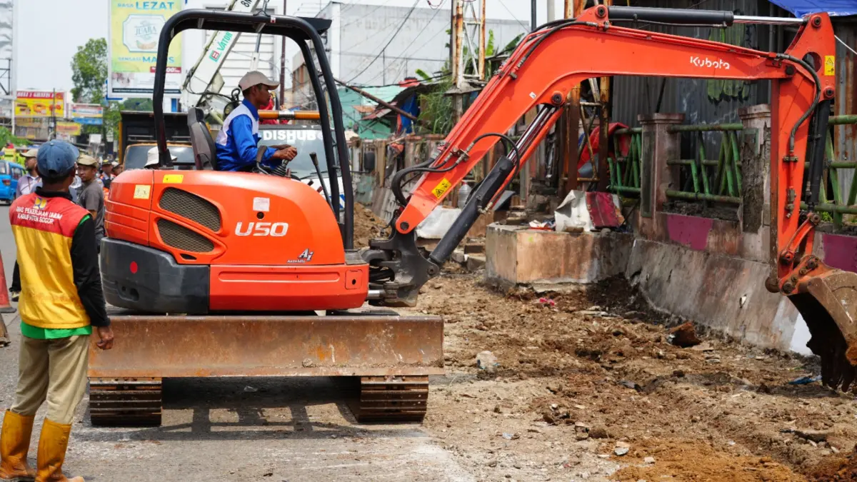 Satpol PP Tertibkan PKL Pasar Parung, Pedagang Diminta Pindah ke dalam Pasar  – jabarekspres.com