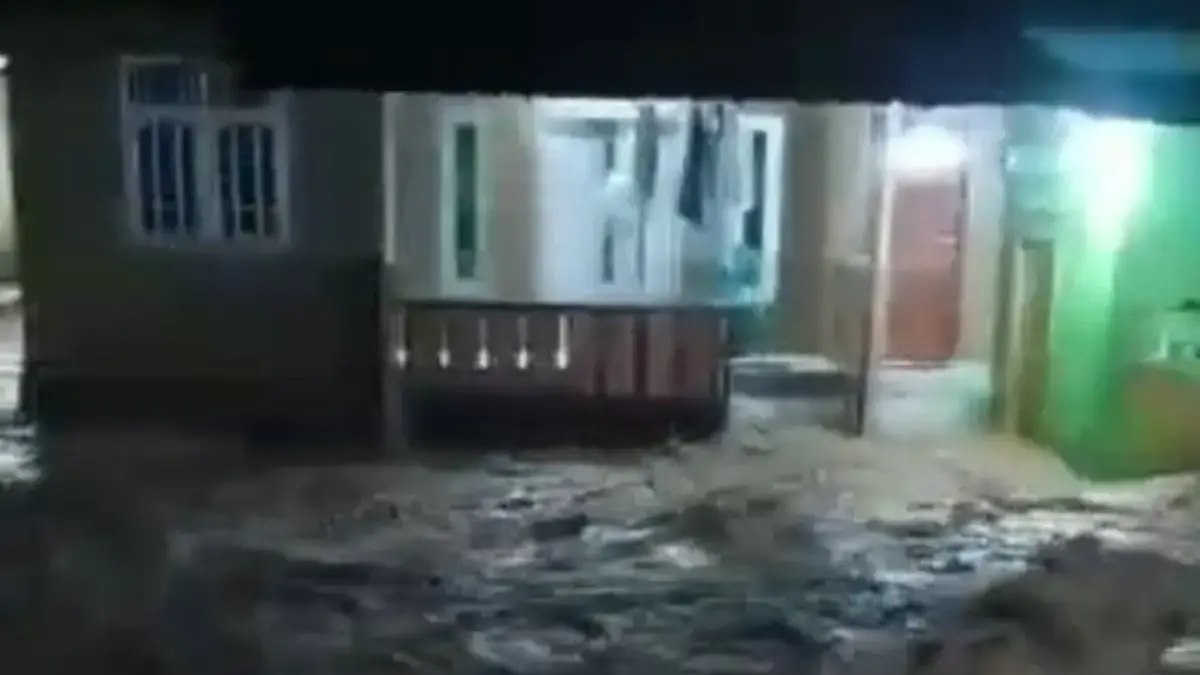 Banjir bandang menerjang Kecamatan Cigudeg, Kabupaten Bogor, pada Sabtu (18/4/2026) malam