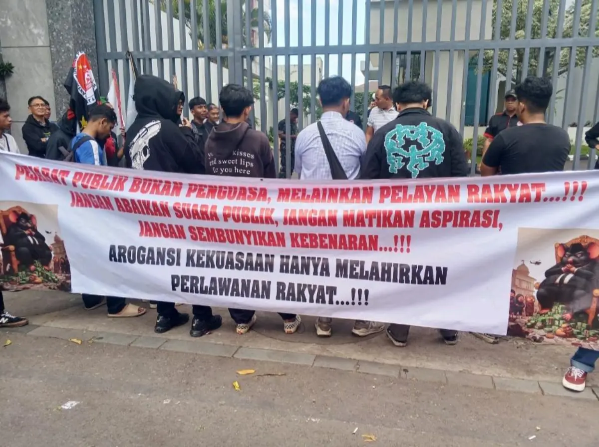 LSM PEMUDA Gelar Aksi, Kejati Jabar Didesak Periksa Pembangunan Rumah Dinas Wali Kota Cimahi  – jabarekspres.com