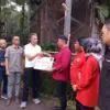 Tepati Janji, PDI Perjuangan Jabar Serahkan Donasi Gotong Royong untuk Bandung Zoo