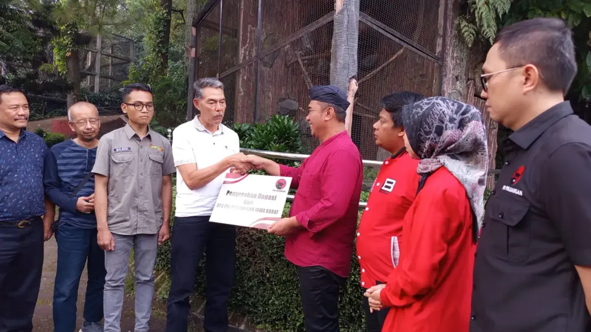 Tepati Janji, PDI Perjuangan Jabar Serahkan Donasi Gotong Royong untuk Bandung Zoo