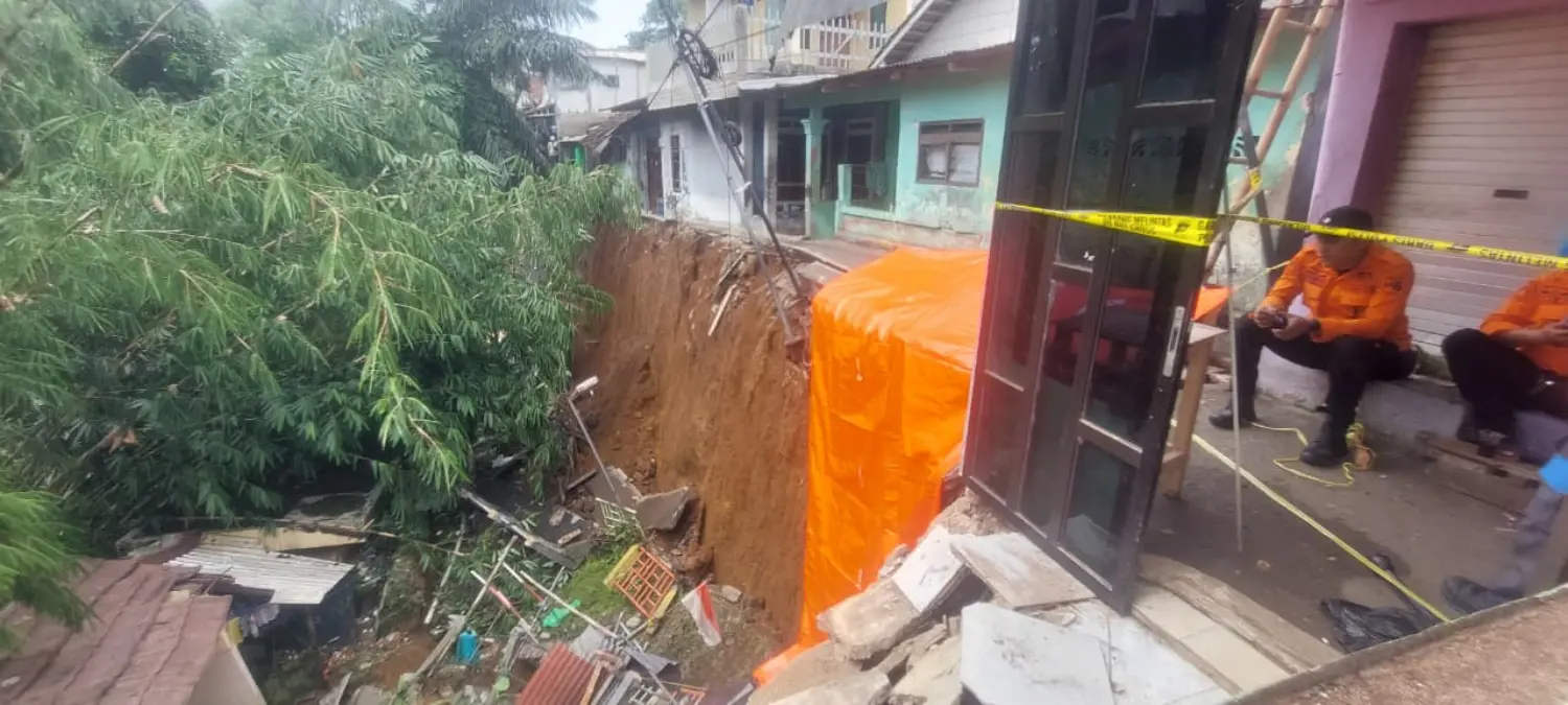 Longsor di Paledang Bogor, Sejumlah Bangunan Terdampak hingga Akses Jalan Terputus – jabarekspres.com