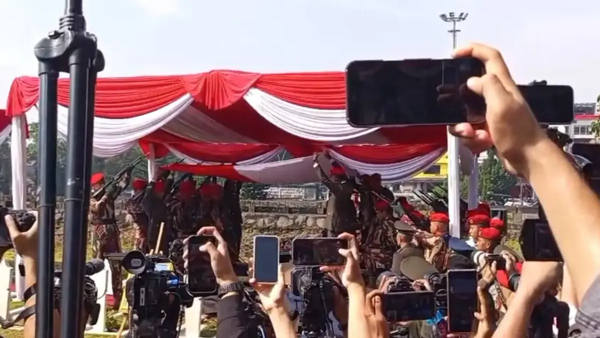 Dipimpin Panglima TNI, Mayor Zulmi Dimakamkan di Cikutra Bandung