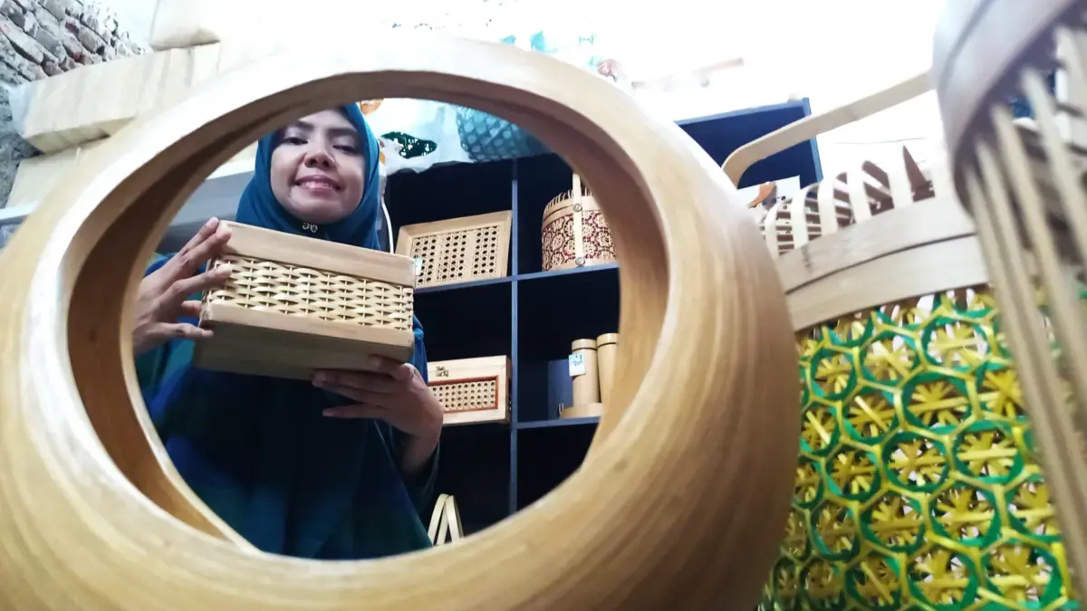 Dari Gang Sempit, Kawung Asli Bawa Kerajinan Bambu Sentuh Pasar Global
