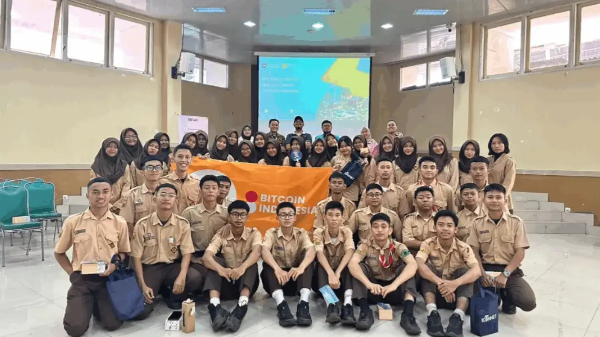 Kolaborasi PLN Icon Plus dan Komunitas Bitcoin Indonesia Hadirkan Edukasi Finansial di SMKN 1 Cimahi