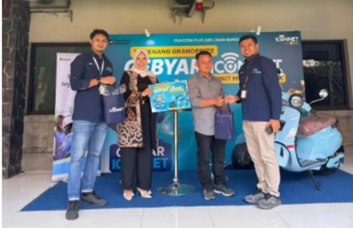 PLN Icon Plus menyerahkan Grandprize Motor Listrik kepada pemenang Gebyar Iconnet – jabarekspres.com