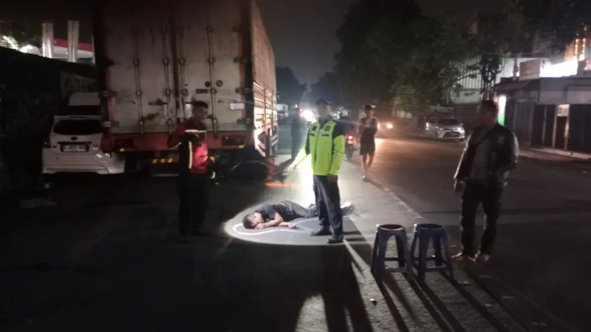 Hantam Truk Parkir Sembarangan, Pengendara Motor di Pasirkoja Tewas Ditempat