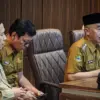 Wakil Bupati Bandung Barat Asep Ismail bersama Kepala Bappelitbangda dan jajaran DPRD Kabupaten Bandung Barat