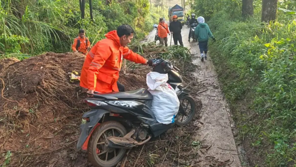 Luapan Citarum dan Rentetan Longsor Terjang Kabupaten Bandung