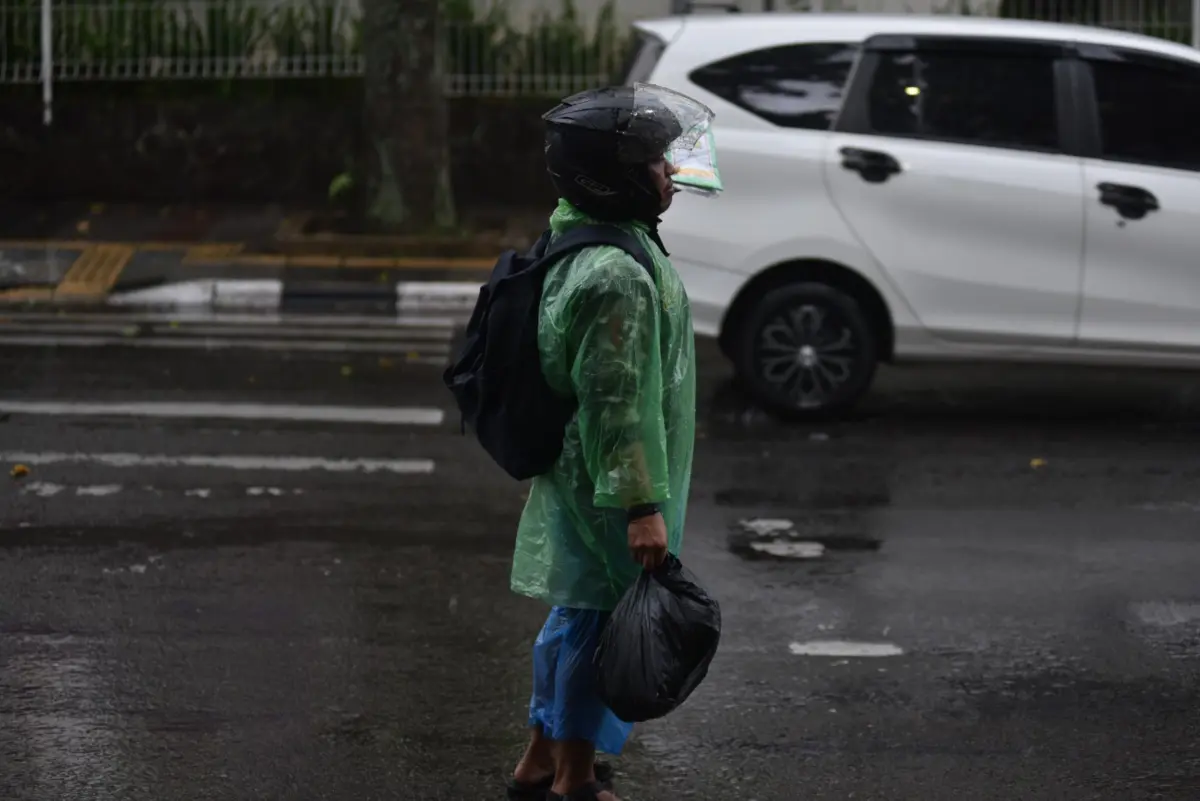 Dinamika Atmosfer, Guyuran Hujan Disertai Petir dan Angin Kencang Masih Hantui Jawa Barat   – jabarekspres.com