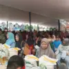 Diserbu Sejak Pagi, Antrean Bantuan Pangan di Cimahi Mengular Sampai Bikin Macet
