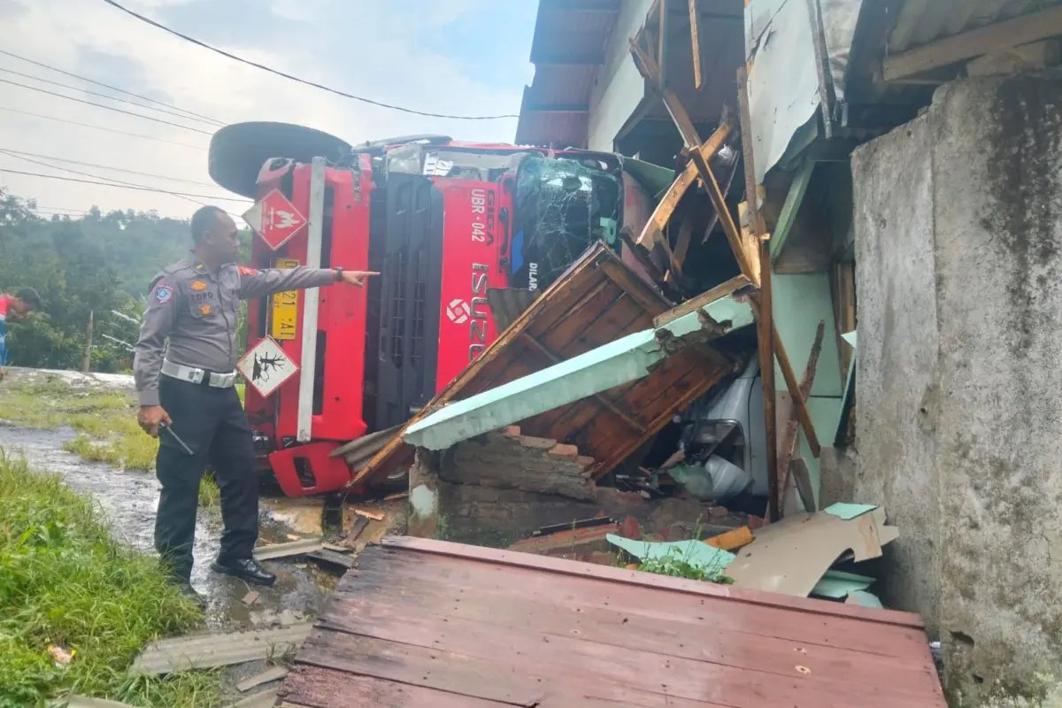 Kecelakaan Beruntun di Nagreg, Truk Tangki Terguling Hantam Rumah Warga – jabarekspres.com