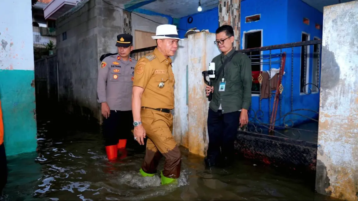 13 Kecamatan Diterjang Banjir dan Puting Beliung, Bupati Bandung Turun Tangan Siapkan Rp3 Miliar – jabarekspres.com