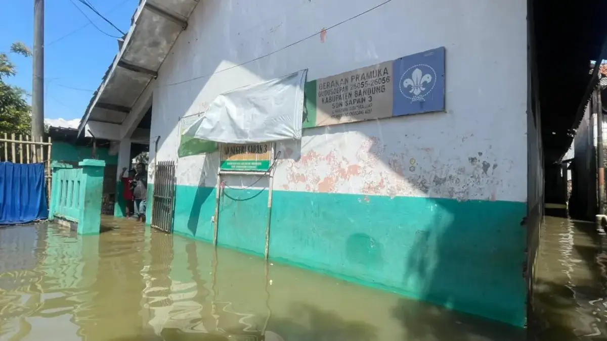 Banjir yang tak kunjung surut di kawasan Jalan Raya Sapan, Desa Tegalluar, Kecamatan Bojongsoang