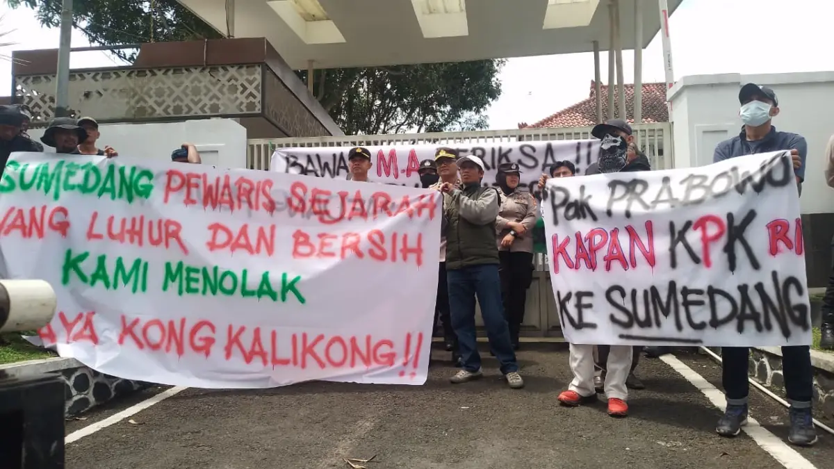 Uang Konsinyasi Tol Cisumdawu Kian Memanas, Kantor PN Sumedang Digeruduk Massa Aksi – jabarekspres.com