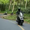 Hindari Menarik Gas Saat Menahan Motor di Tanjakan