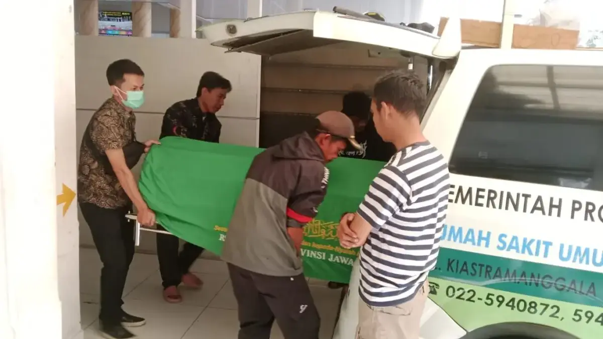 Identitas Terungkap, Kerangka di Sungai Citarum Warga Ciparay Polisi memastikan identitas kerangka di Sungai Citarum mengarah pada IH (32), warga Desa Sumbersari