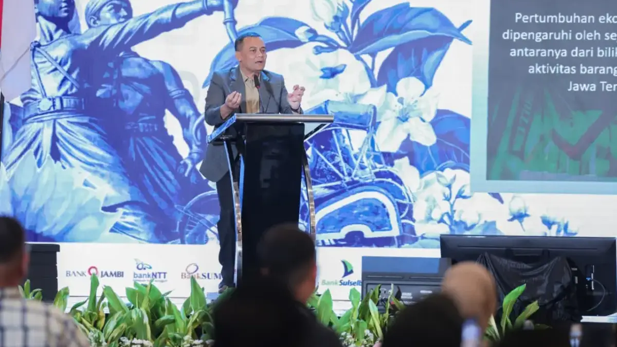 Gubernur Jawa Tengah Ahmad Luthfi meminta Bank Jateng agar memprioritaskan program Kredit Usaha Rakyat (KUR)