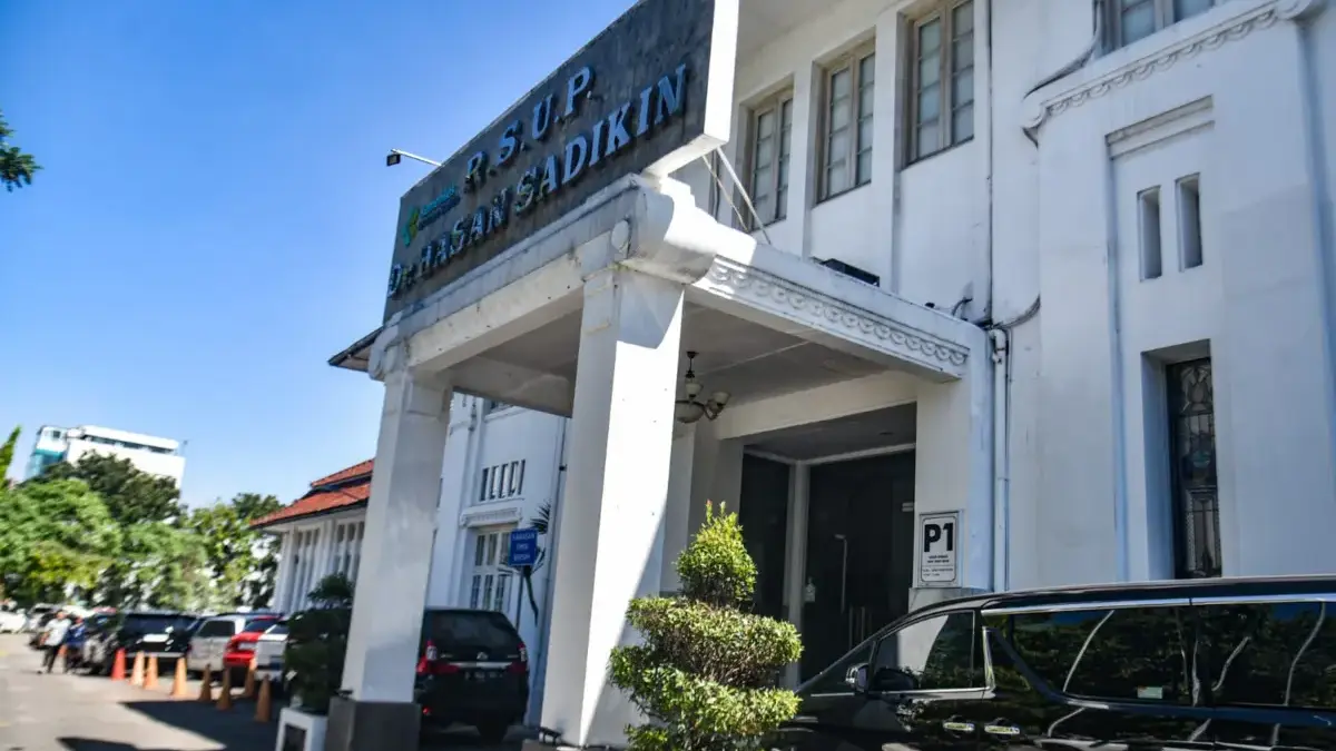 Suasana gedung Rumah Sakit Hasan Sadikin, Kota Bandung. Foto: Dimas Rachmatsyah / Jabar Ekspres