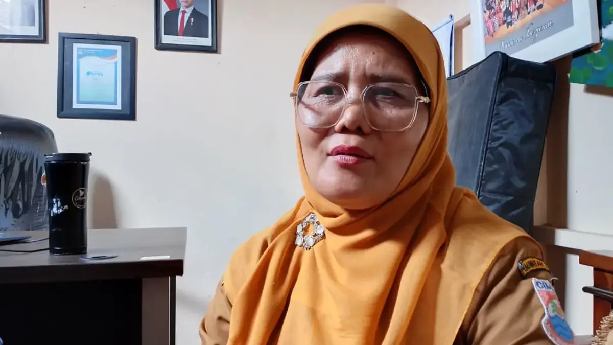 Sosok Kartini di SMPN 16 Cimahi: Perjalanan Popon Saadah yang 30 Tahun Lebih Mengabdi Mengajar Bahasa Sunda Popon Saadah, Guru Bahasa Sunda di SMPN 16 Cimahi yang Mengabdikan Hidupnya untuk Mengajar dan Melestarikan Ba