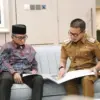 Menteri Pekerjaan Umum, Dody Hanggodo bersama Bupati Bandung, Dadang Supriatna saat mengajukan tiga proyek pen