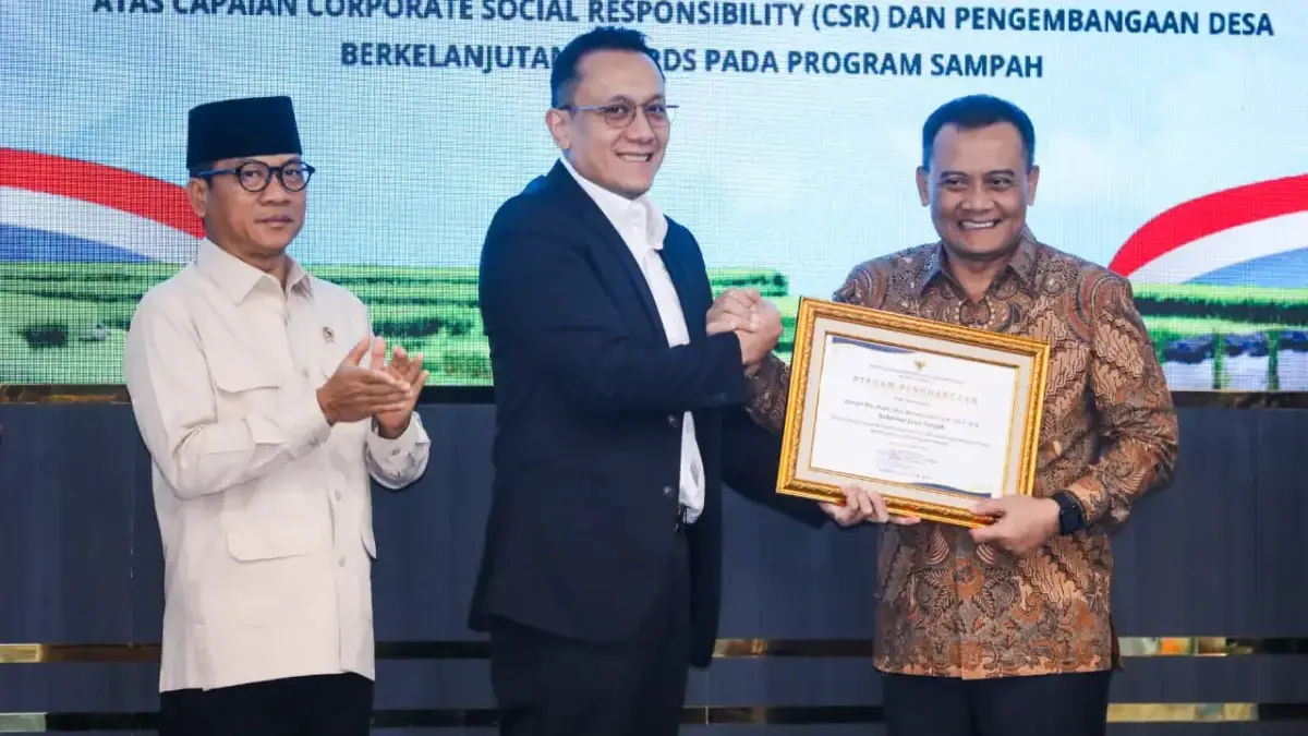 Ahmad Luthfi Terima Penghargaan Program Pengelolaan Sampah dari Kemendes PDT
